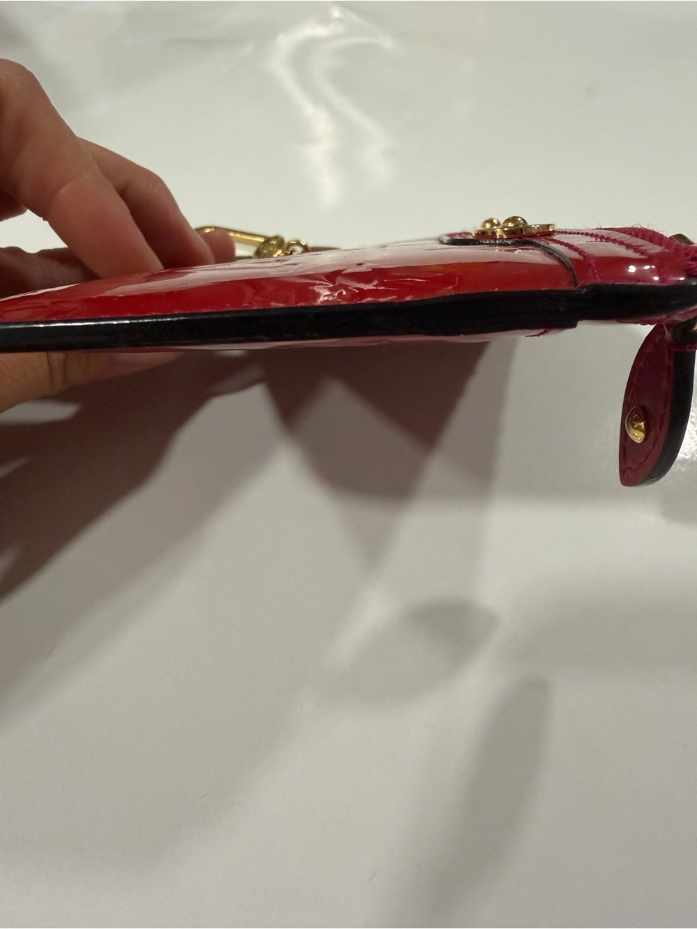 ✨ Authentic Louis Vuitton Vernis Key Cles -W/ Entrupy COA ✨ - Picture 10 of 11